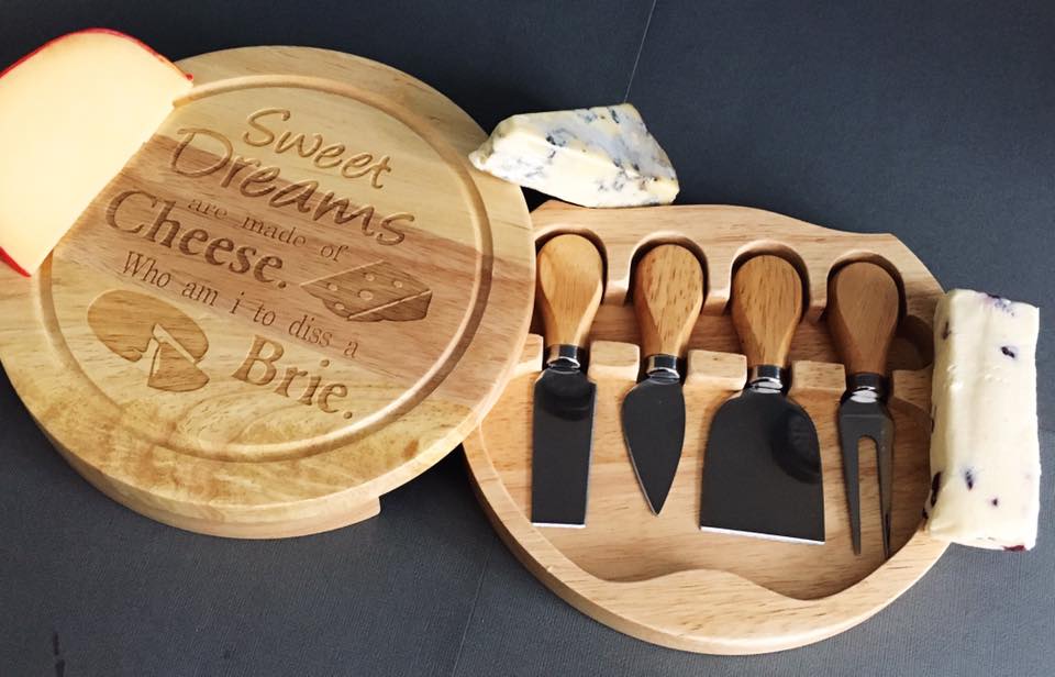 Cheese board with knives - Sweet Dreams - Image 2