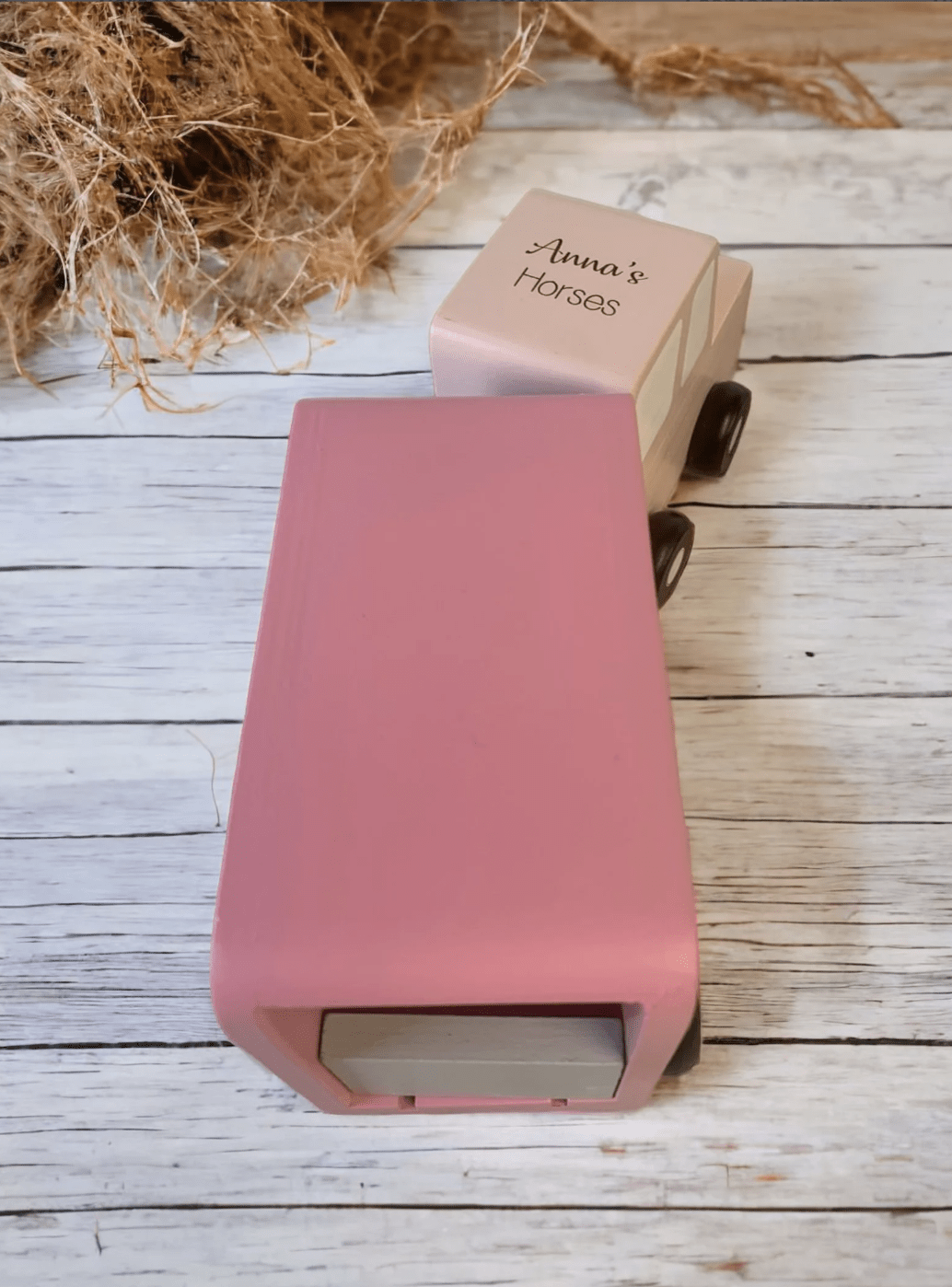 Personalised wooden horse trailer - Image 5