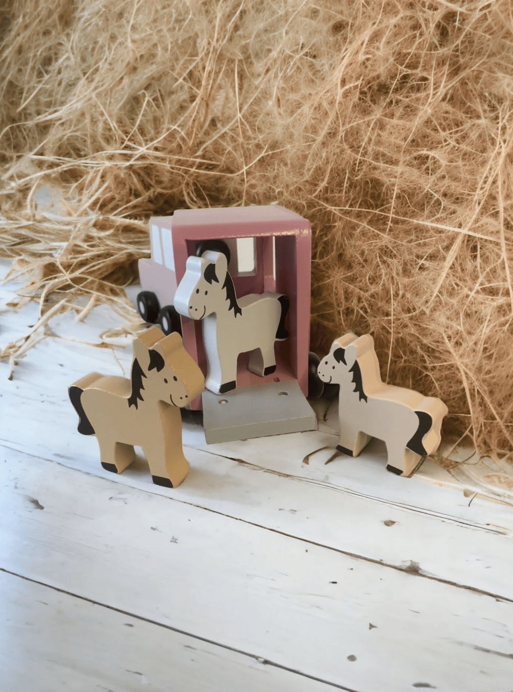 Personalised wooden horse trailer - Image 6
