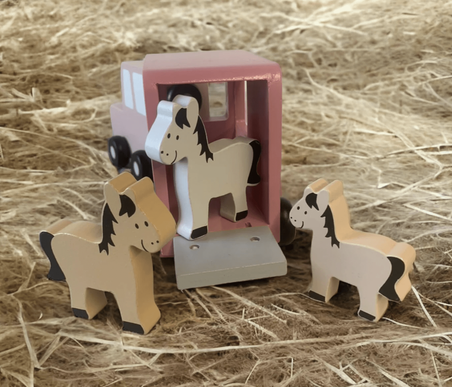 Personalised wooden horse trailer - Image 7